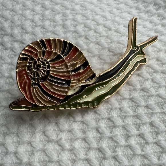 3/$15 Cute Snail Enameled Pin Brooch - Picture 4 of 5